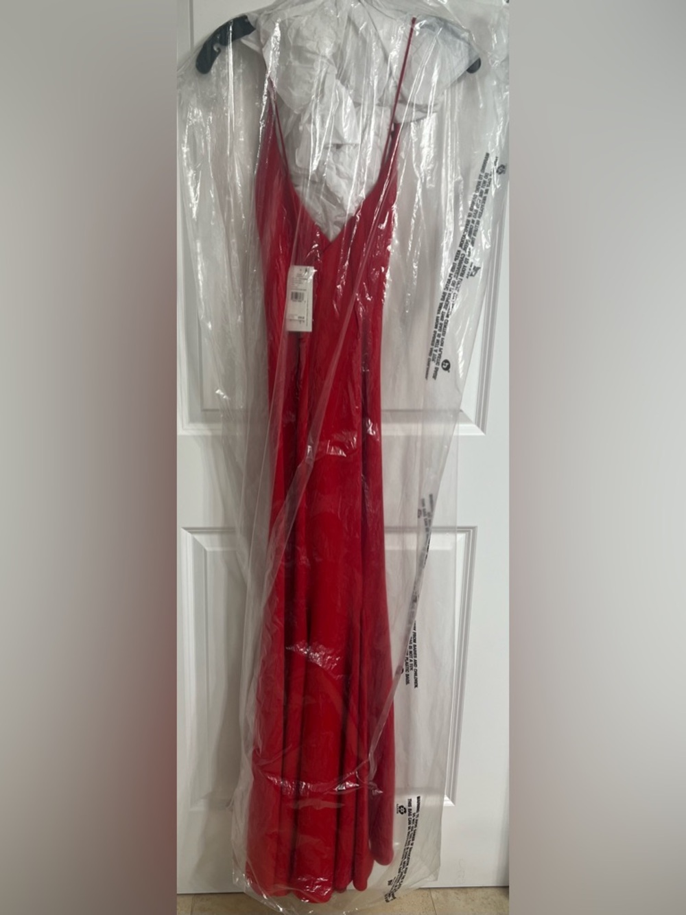 NWT Aidan Mattox Red Crepe Plunging V-Neck Gown Size 2 - Picture 3 of 9